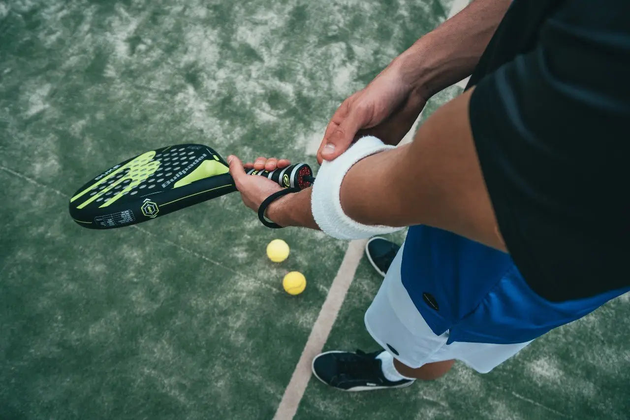 COME IMPUGNARE CORRETTAMENTE UNA RACCHETTA DA PADEL: GUIDA DETTAGLIATA - Projectxpadel